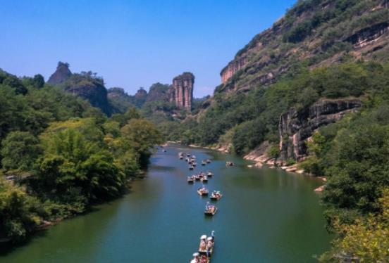 國慶假期本地游周邊游將成主流 Travelers favor short-distance tours during upcoming National Day