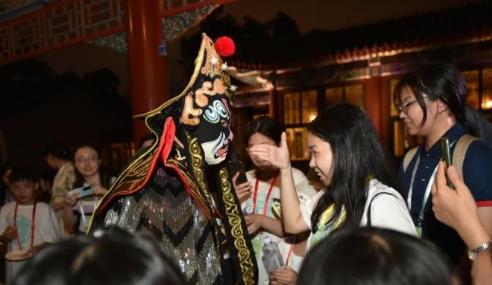 聽、觸、看，華裔青少年的中國印象